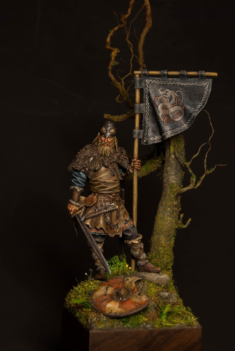 Viking-standard bearer