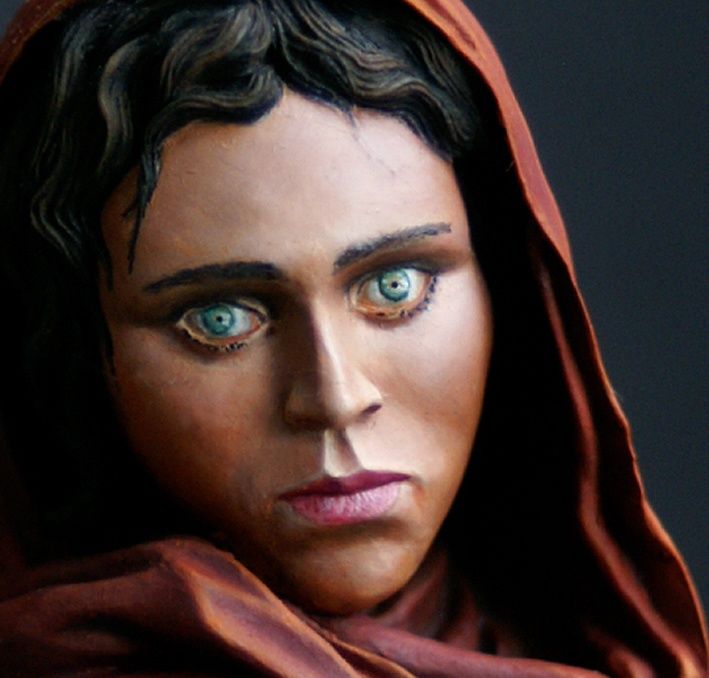 Afghan girl with green eyes