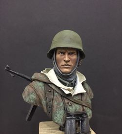 1/10| Man of Waffen SS, NCO with MP40
