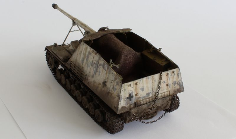 Built 1/35 Sd.Kfz. 164 Nashorn Winter camo WWII German Tank Destroyer AFV Club