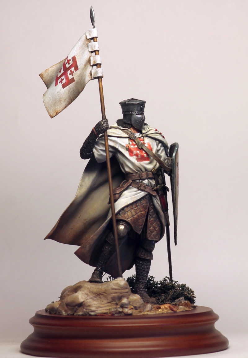 Knight of the Holy Sepulcher figure