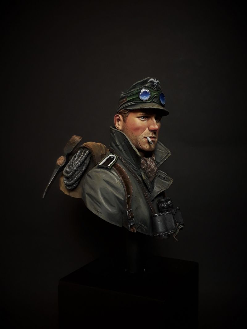 Young Miniatures 1/10 German Gebirgsjager 1942