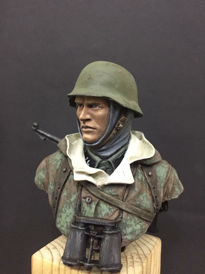1/10| Man of Waffen SS, NCO with MP40