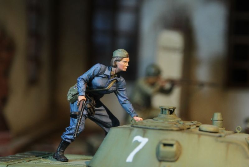 LERCHIK 1/35   Soviet Tank troop nurse