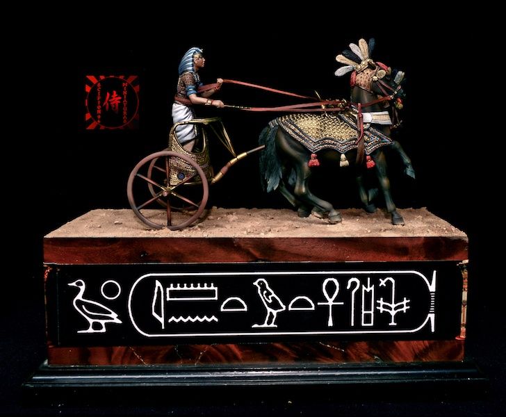 Tutankamón en carro de guerra