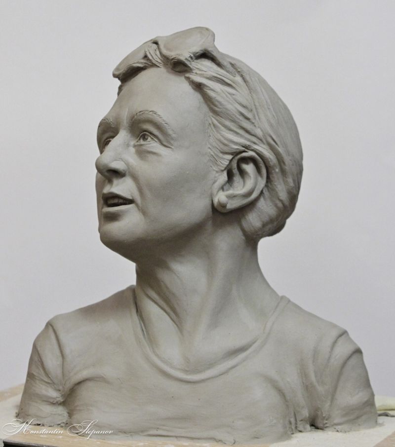 Femaile portret in paper clay