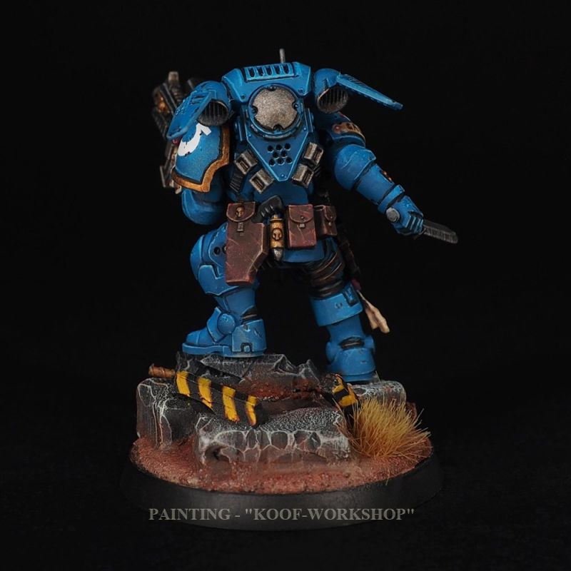 Lieutenant in phobos armour