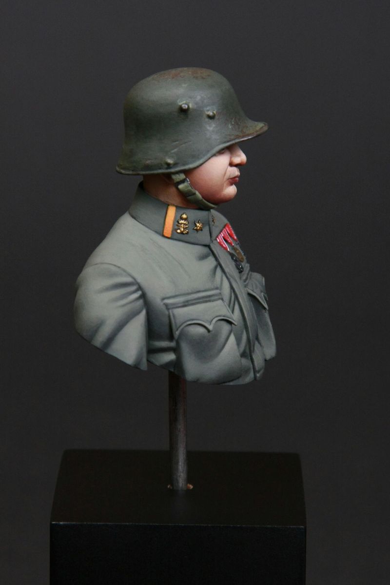 AUSTRO-HUNGARIAN INFANTRY/PIONEER OFFICER WW I Bust 1/16