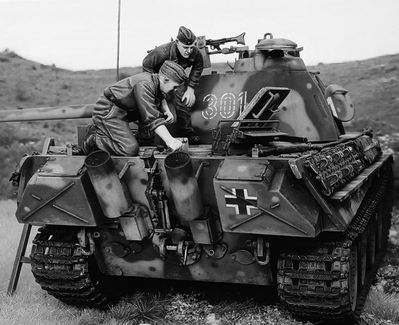 German tank maintenance crew