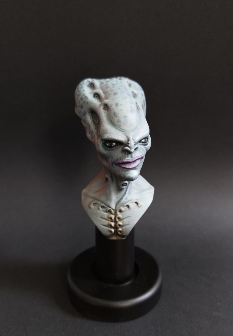 Alien bust