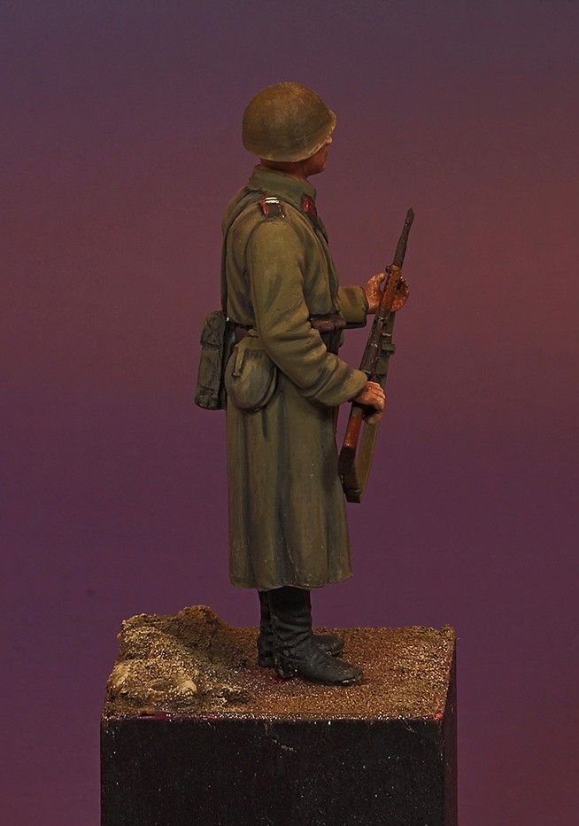 Russian Soldier WWII Eastern Front - Dragon Models 1/35 Scale