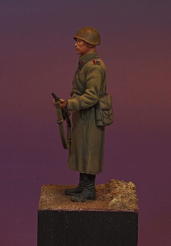 Russian Soldier WWII Eastern Front - Dragon Models 1/35 Scale