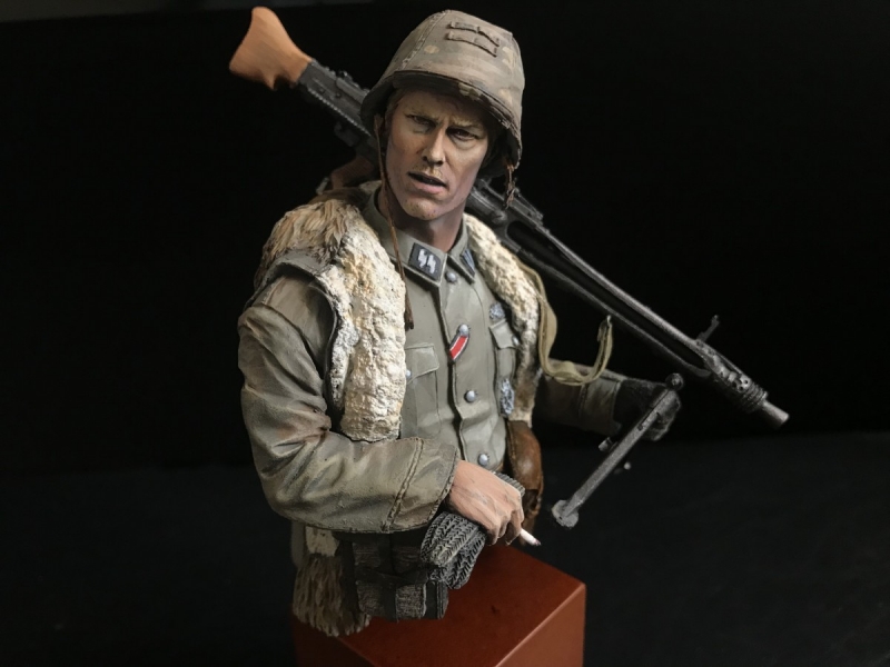 Waffen SS MG42 Gunner Ardennes 1944 by Young Miniatures