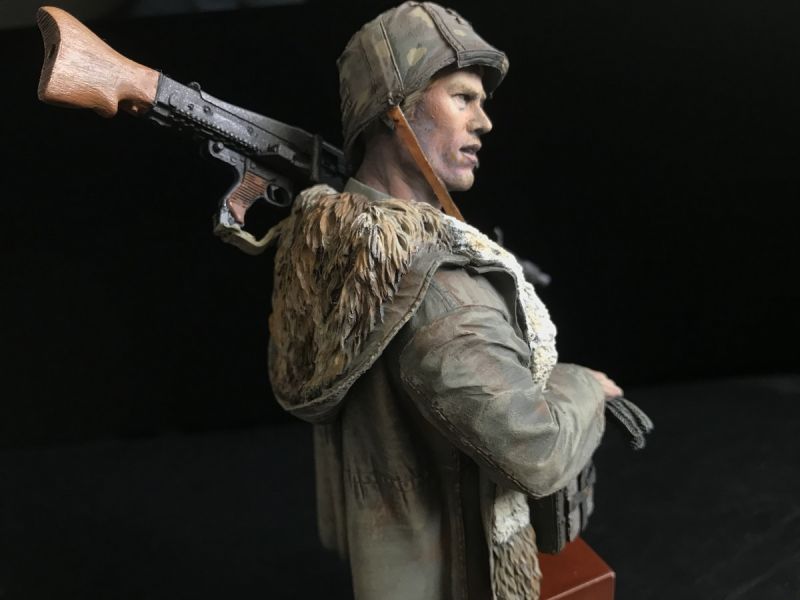 Waffen SS MG42 Gunner Ardennes 1944 by Young Miniatures