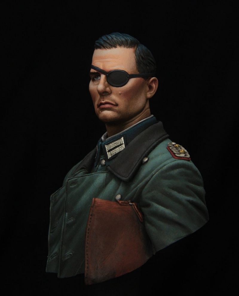 Claus fon Stauffenberg 110 boxart for Young miniatures.