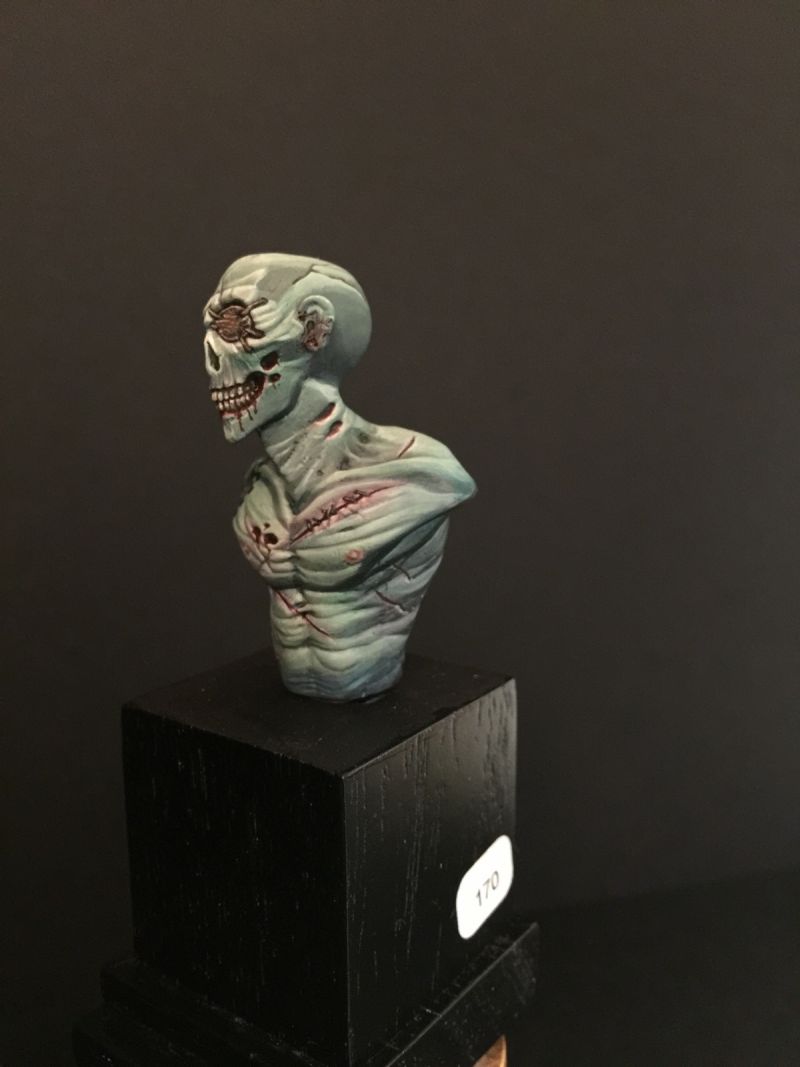 Busto Zombi by Max Richiero
